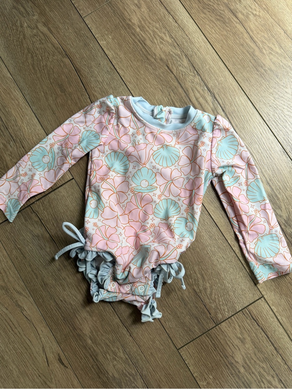 Caden Lane baby girl seashell print long-sleeve rash guard swimsuit size 18-24M